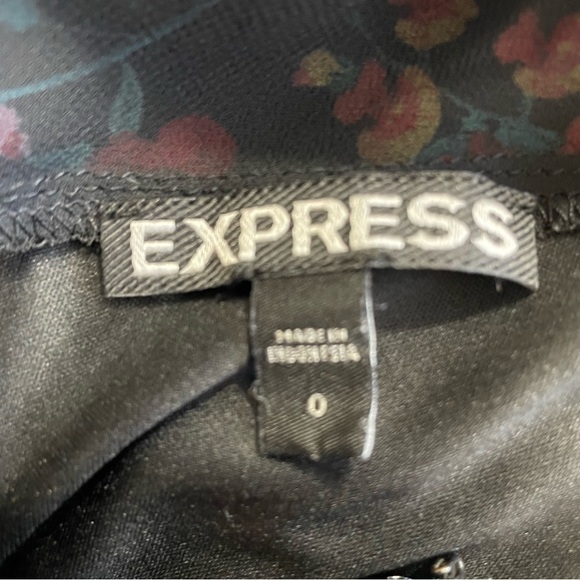 Express Floral Romper - Picture 9 of 10